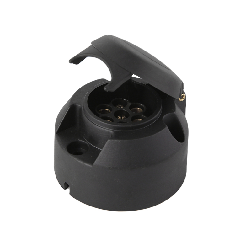 Может ли разъем прицепа европейского типа выдерживать различные электрические напряжения или требования к мощности?